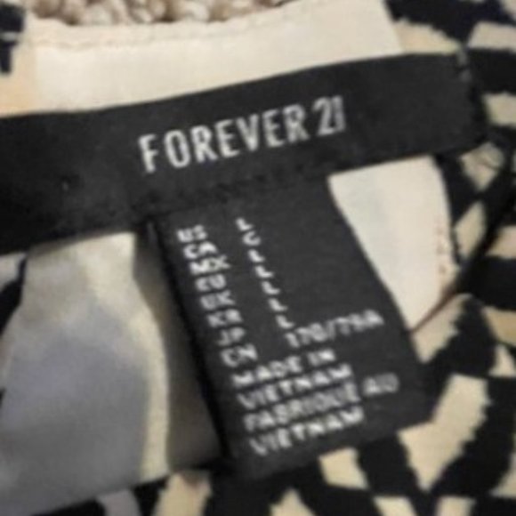 Cool romper with back cut-out - Picture 3 of 3